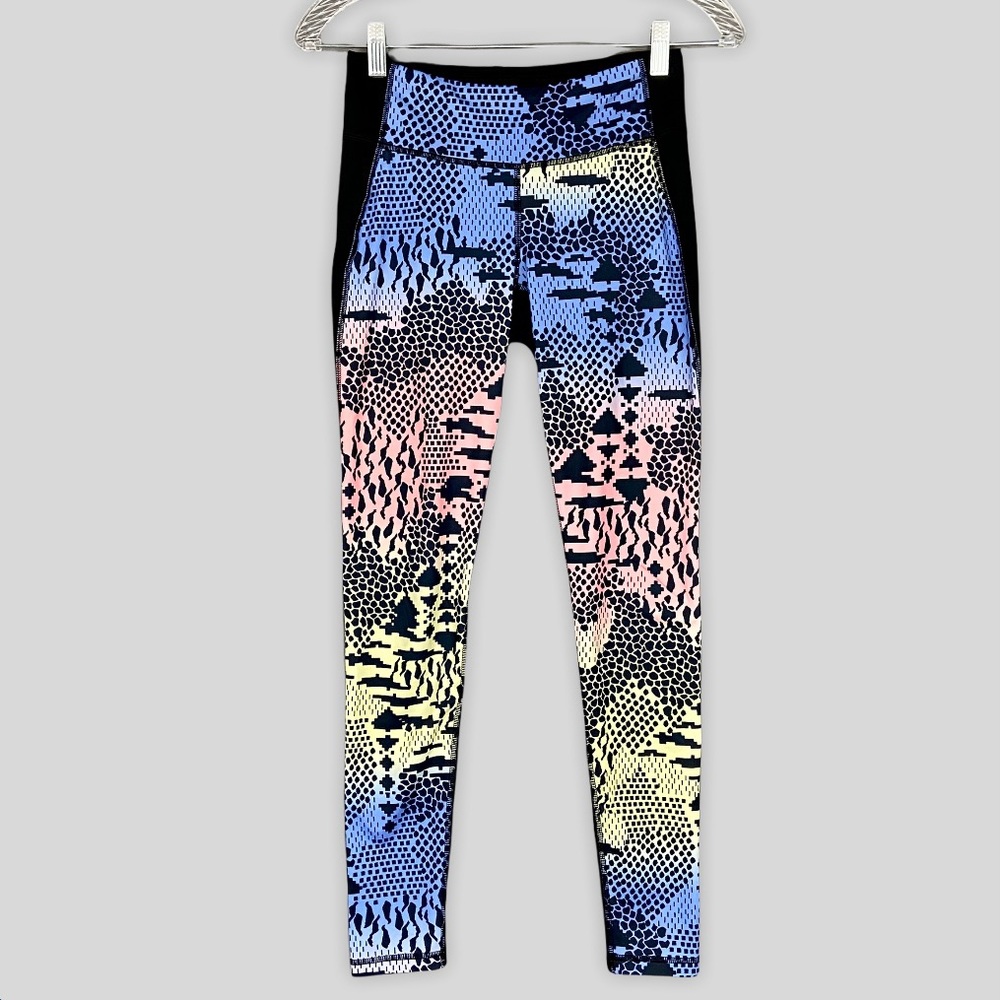 Lucy Womens Crop Workout Leggings Blue Yellow Pink Abstract Print size Small